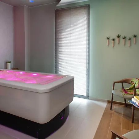 Domitys Les Cerneaux 4* 하제브루크